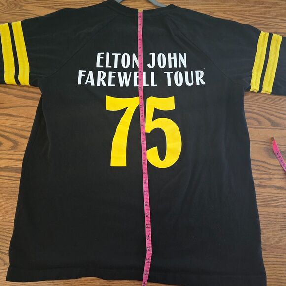 Blk XXL Commemorates Elton John Farewell Tour @ Dodger Stadium performance 1975 - Picture 3 of 13